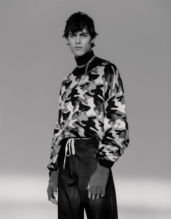 Knitwear Goash Rubchinskiy, jeans Cahartt Wip.