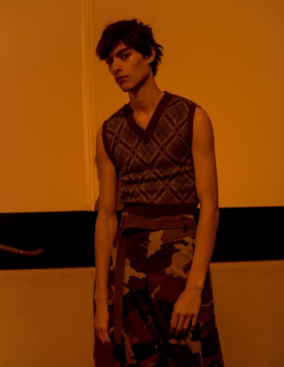 Top Vivienne Westwood, military trousers stylit's own, belt Cahartt Wip.