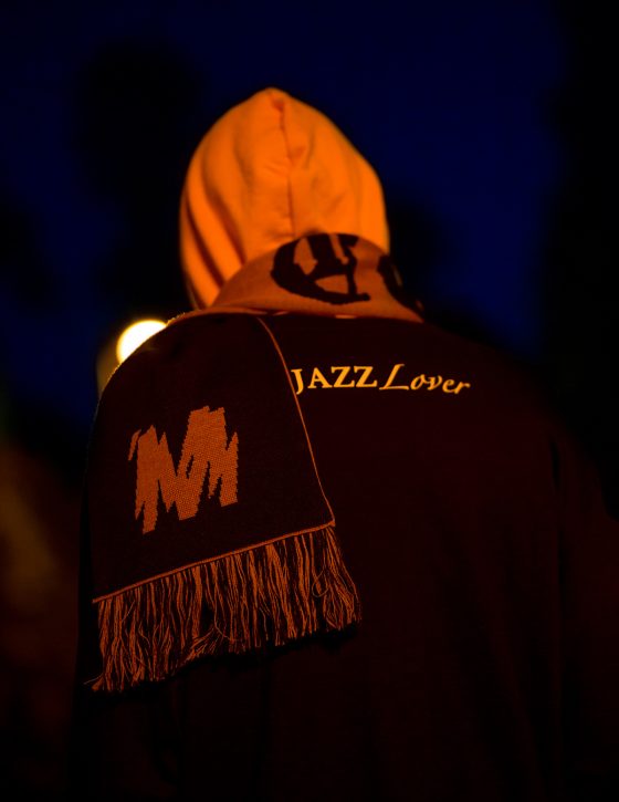 T-shirt Shoop, sweatshirt stylit's own, scarf Misbhv.