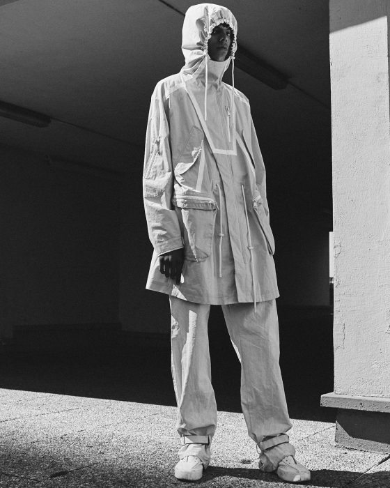 Angy wears parka jacket & trousers Kenzo, shoes Sankuanz.