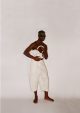 Lunettes de soleil Christian Dior par John Galliano, sac à main Prada SS06, pantalon Pleats Please Issey Miyake