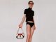 Lunettes de soleil Chanel par Karl Lagerfeld SS02, top Prada, sac à main Céline (collection coupe du monde de foot de 2002)