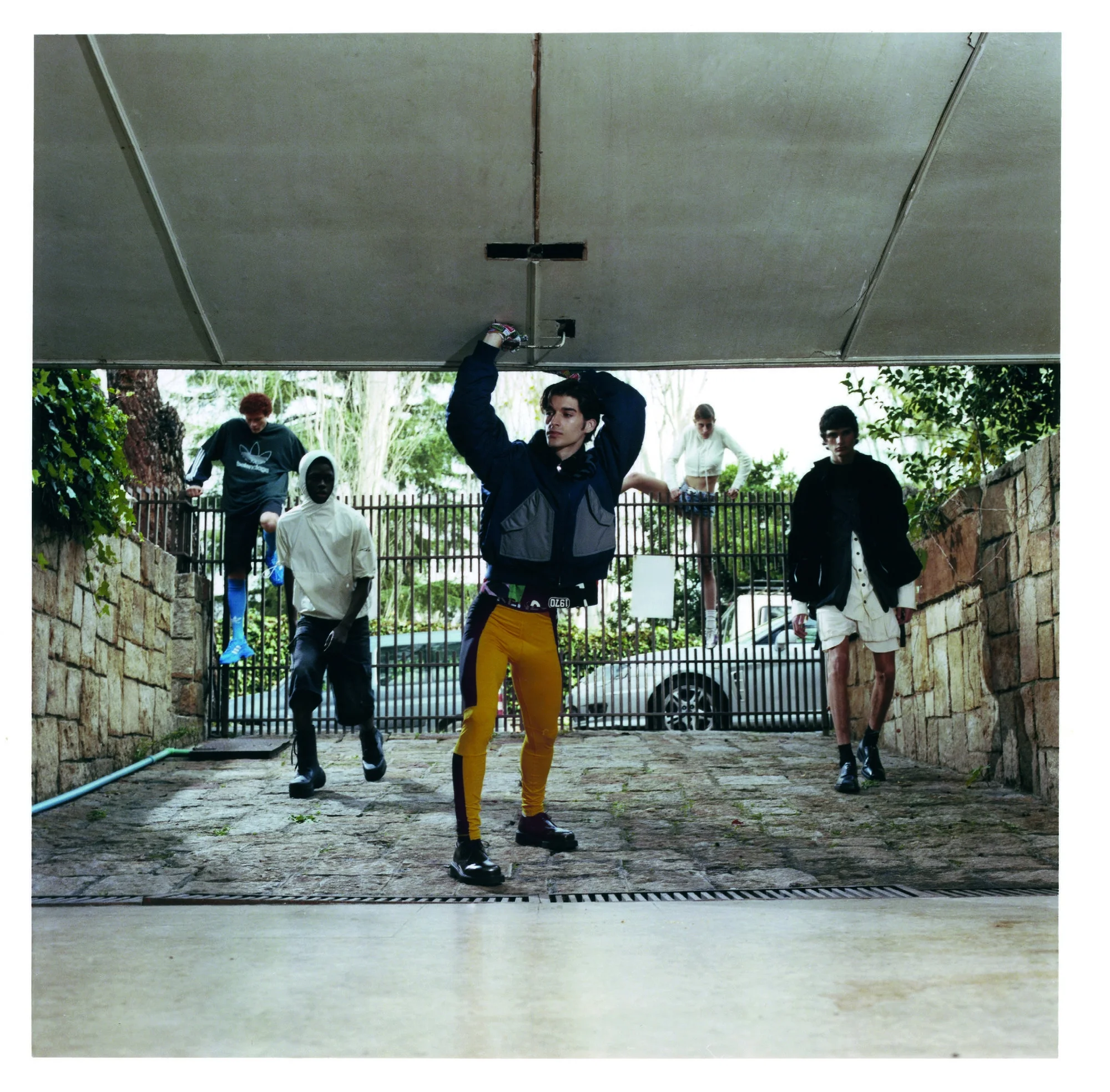 Alejo, Ibrahima, Xulia, Luis, Miguel — photographie Aitor Laspiur