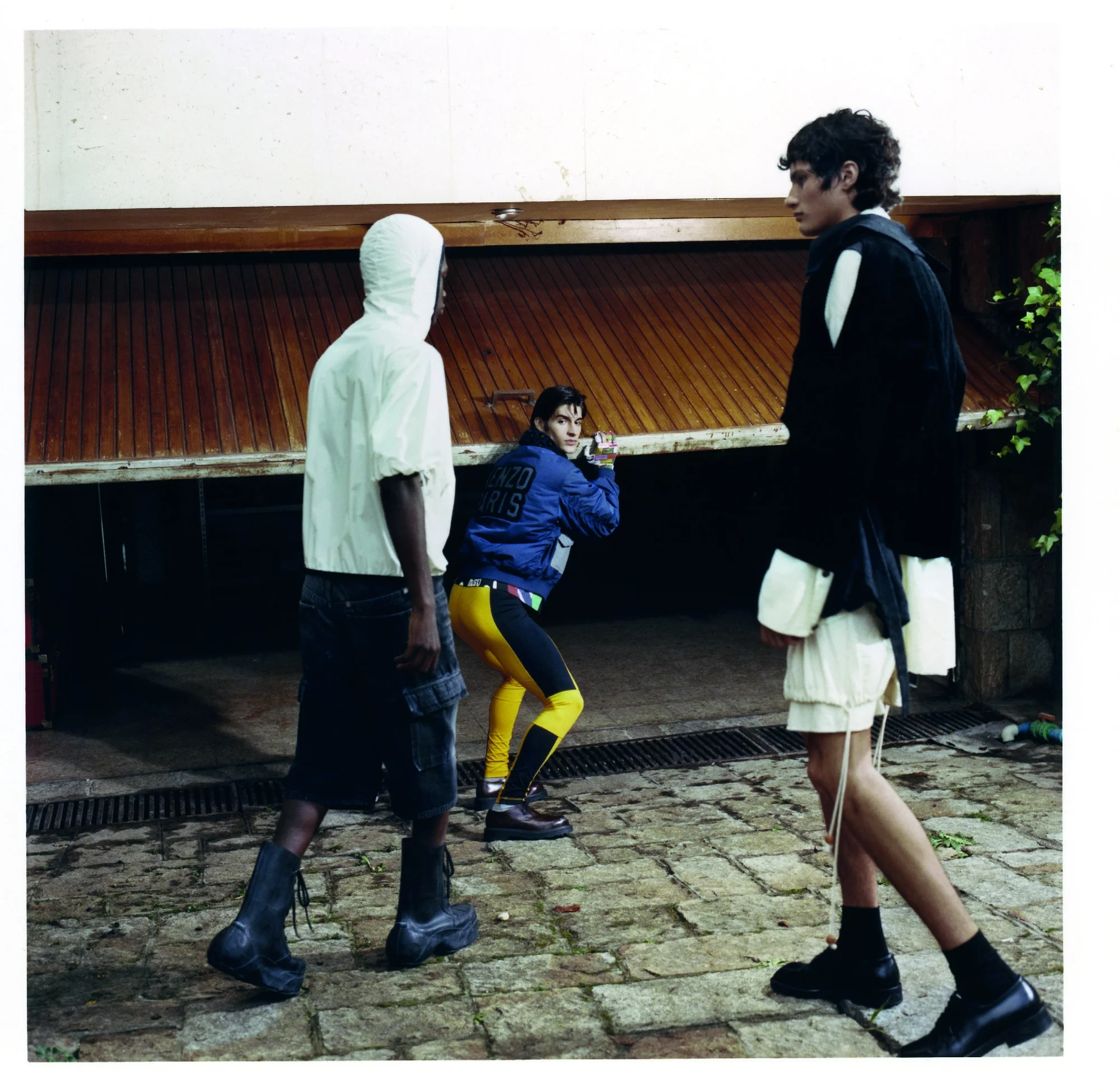 Alejo, Ibrahima, Xulia, Luis, Miguel — photographie Aitor Laspiur